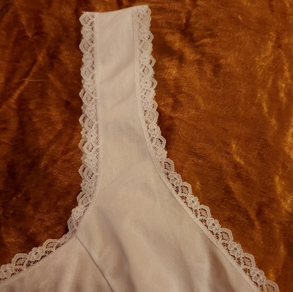 Vintage 1980s 1990s Ivory White & Black Lace Trimmed Camisoles By WARNERS - Picture 12 of 12